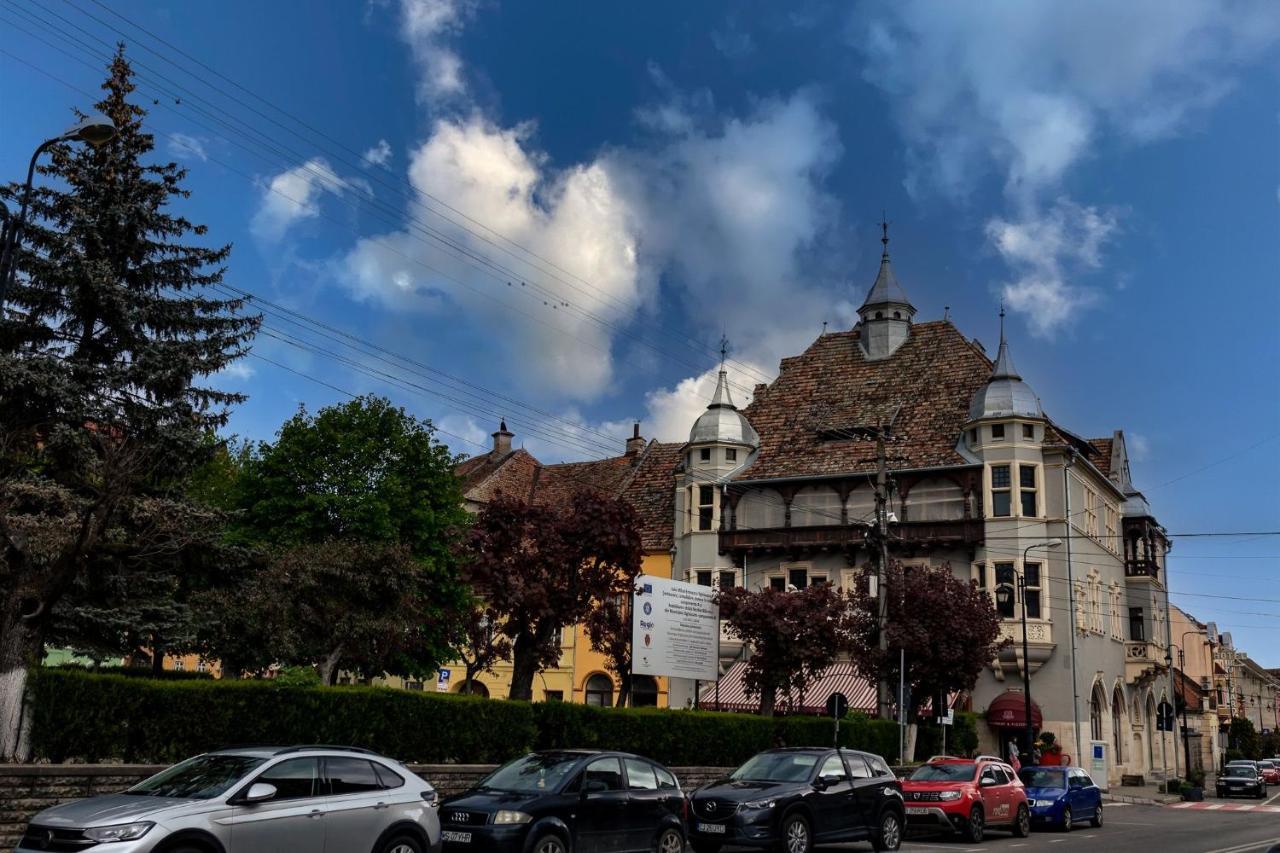 Central House Сігішоара Екстер'єр фото